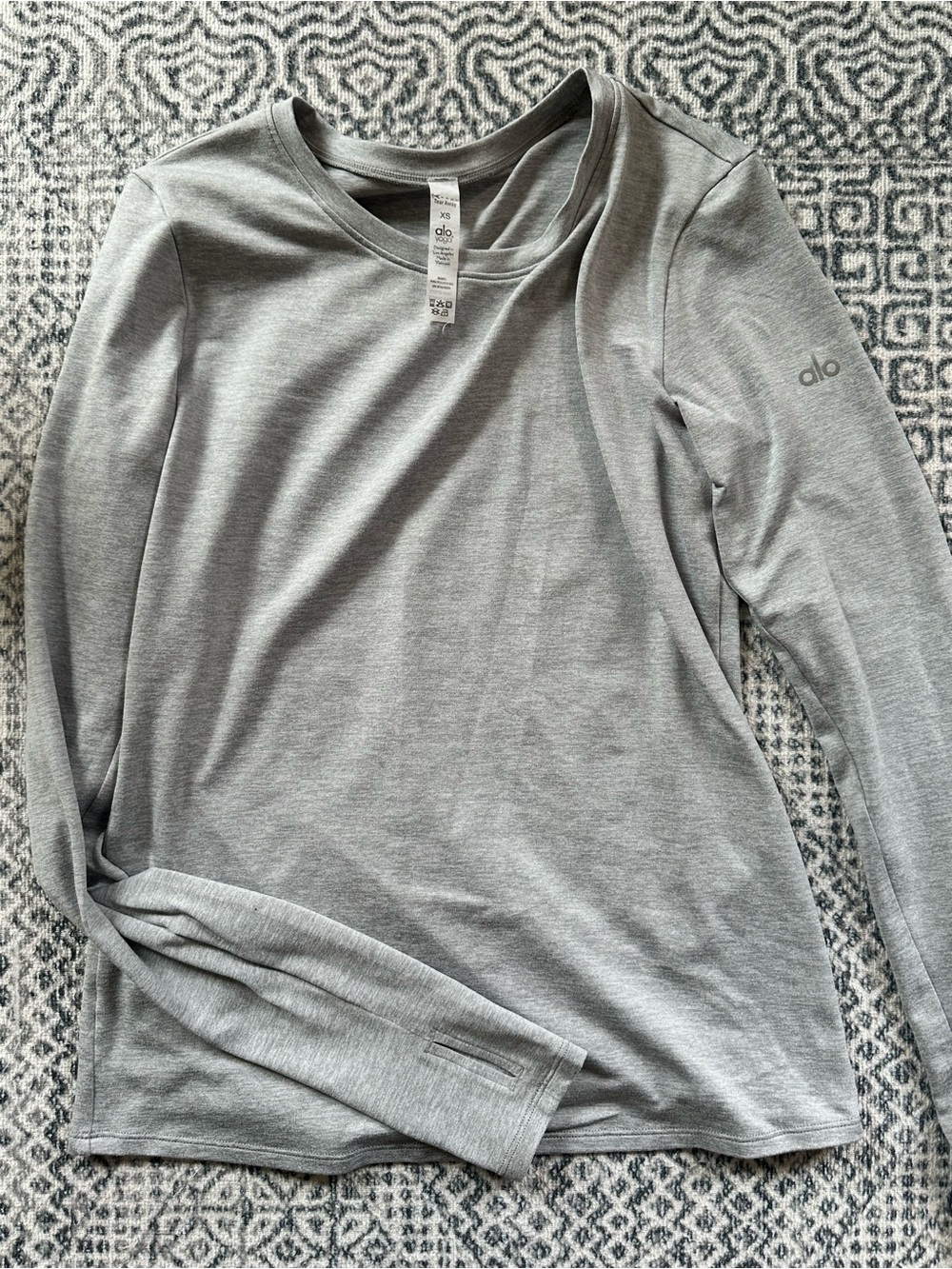 ALO Yoga Women’s Longsleeve Size XS